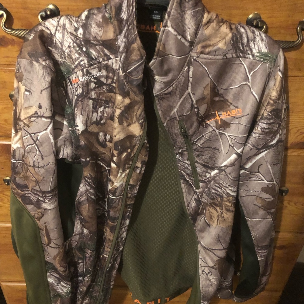 PRICE REDUCTION lot Hunting Supplies sight vise bow quiver camo jacket head net